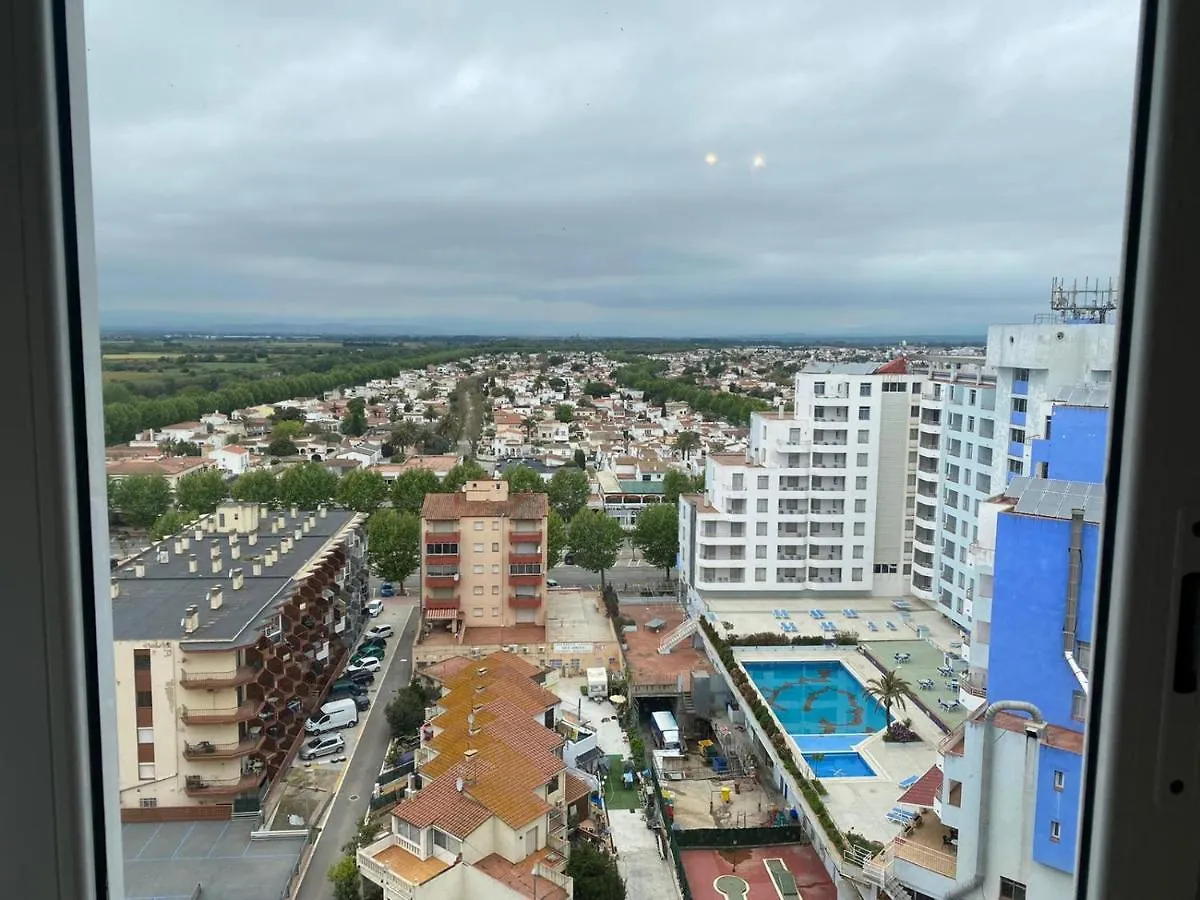 Gloria Crespo Edifici Sylvia Blue Room Empuriabrava Spain