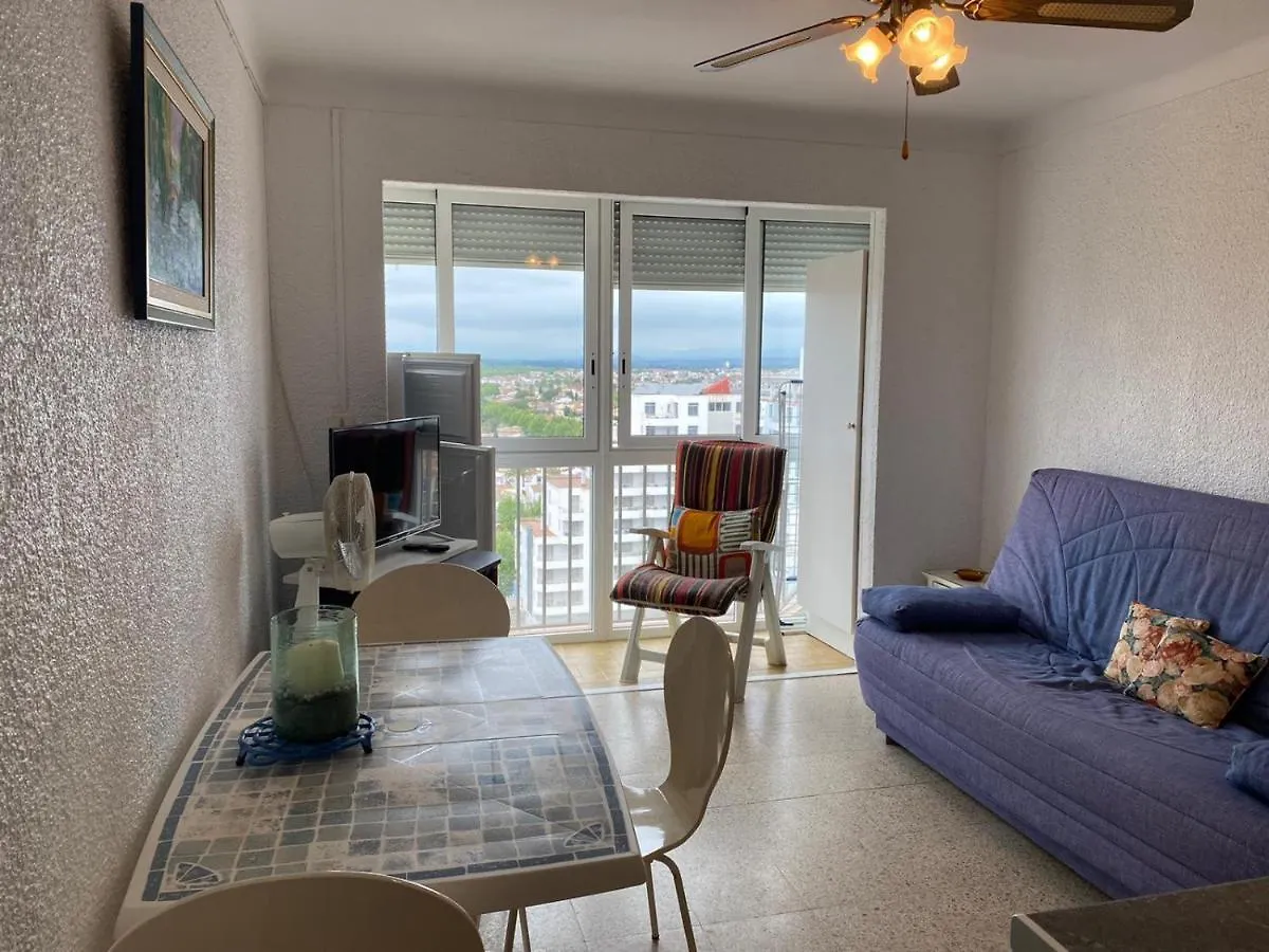 Gloria Crespo Edifici Sylvia Blue Room Empuriabrava