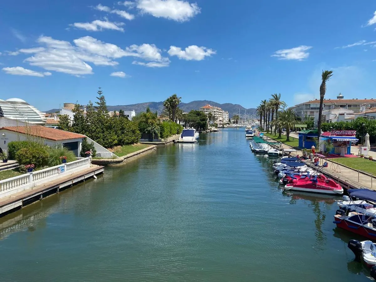 Apartment Gloria Crespo Edifici Sylvia Blue Room Empuriabrava